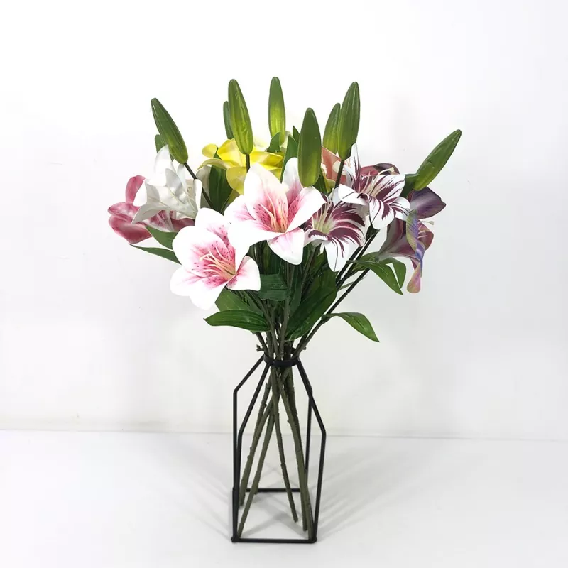 போலி லில்லி பூக்கள்